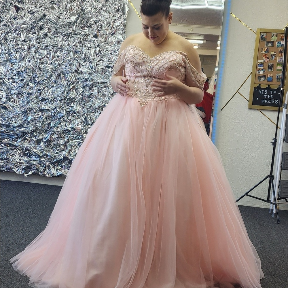 Chic Pink Strapless Dress with Timeless Elegance